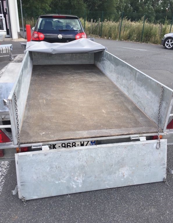 Bagagère freinée avec bâche 2