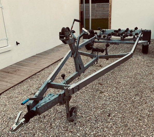 Remorque porte bateau
