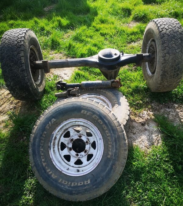 A vendre essieu 4x4 patrol + 4 roues completes + transmission