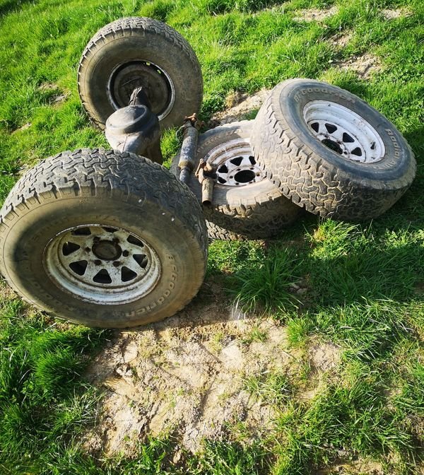 A vendre essieu 4x4 patrol + 4 roues completes + transmission 2