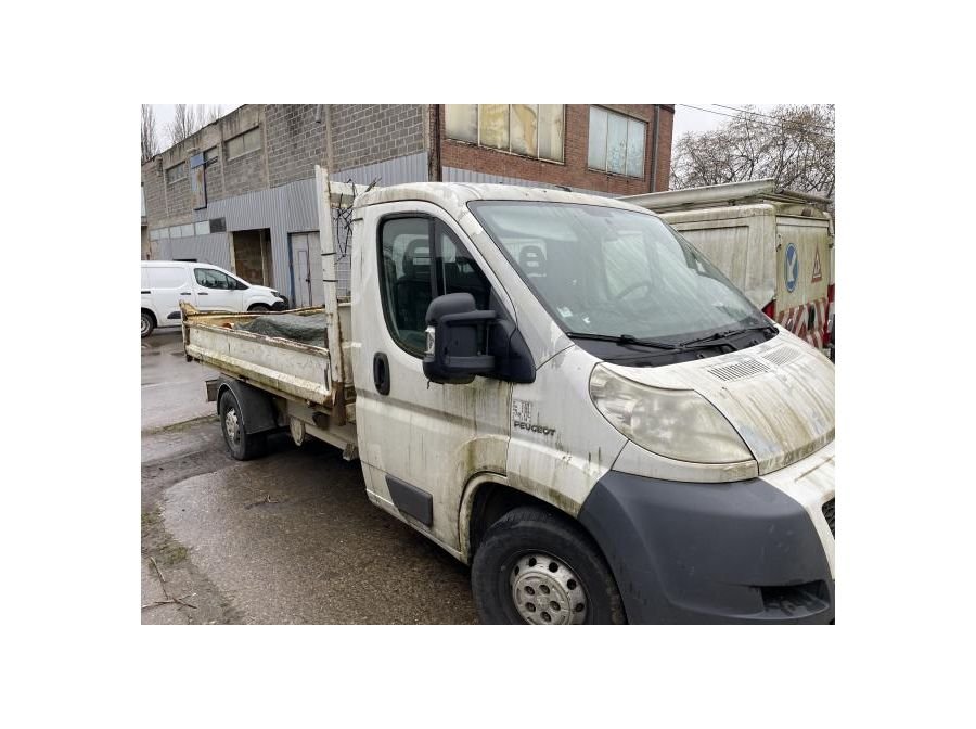 Véhicules pour pièce ou refaire peugeot benne + Renault double cabine+scudo+opel break