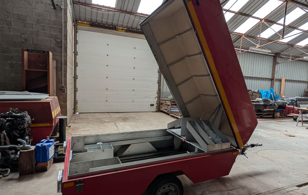 Remorque fermee freinee 750kg avec cg