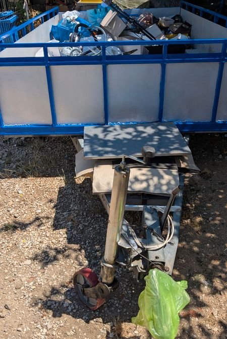Je vend cette remorque idéale pour le transport de matériaux ou pour vos travaux plateau et ridelle metalique très solude 2