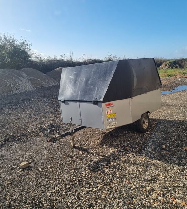 Remorque fermée pour karting