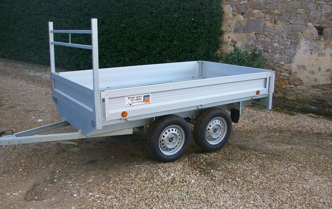 Remorque double essieux avec ridelles en alu,neuve