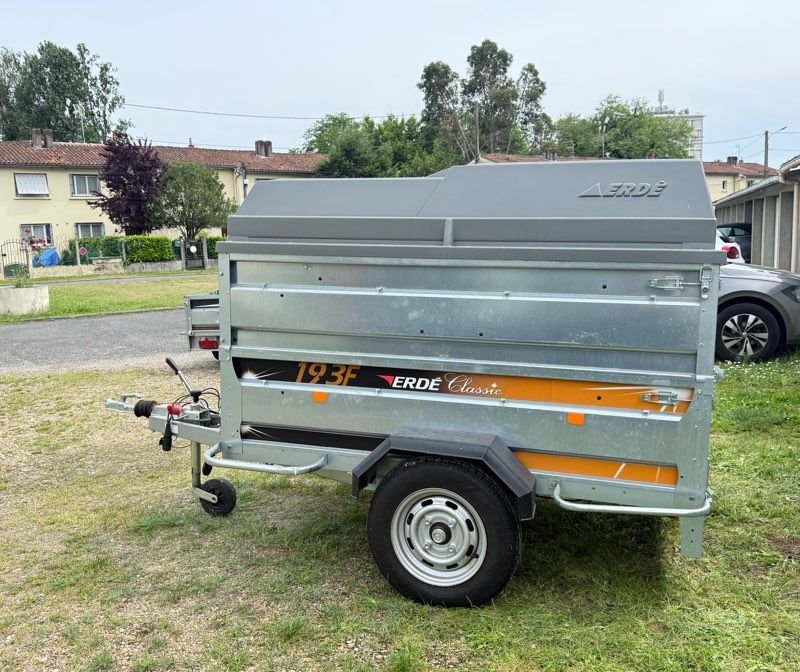 Remorque freinée Erdé 193F 750 kg avec capot et rehausses – Très bon état
