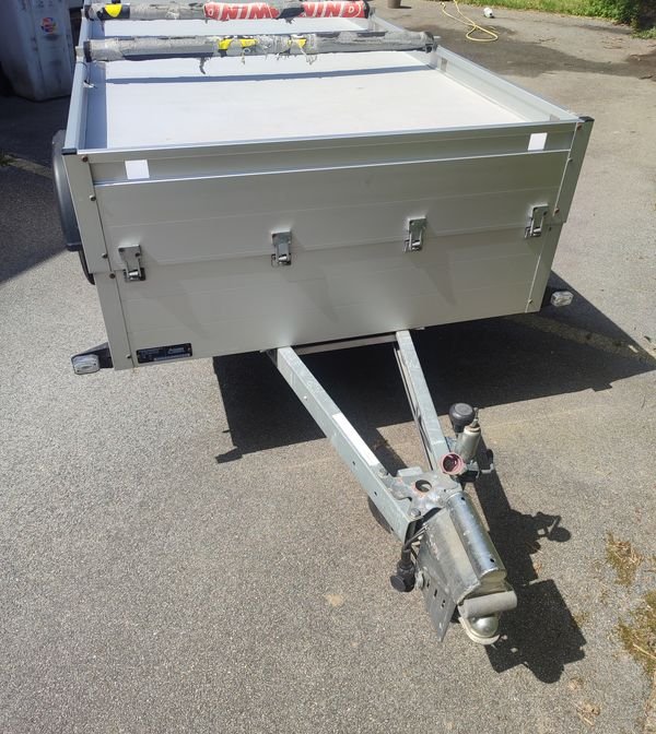 Remorque bagagère ANSSEMS GT 750.251x126 HT fermée et securisée