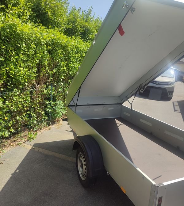Remorque bagagère ANSSEMS GT 750.251x126 HT fermée et securisée 2