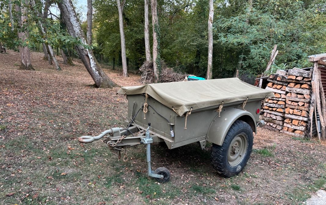 Equipement remorque militaire de jeep