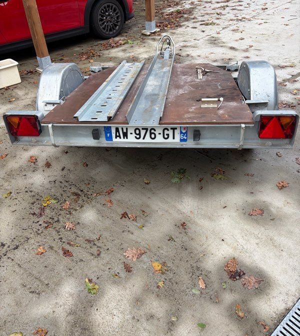 Remorque basculante porte moto avec rampe 3