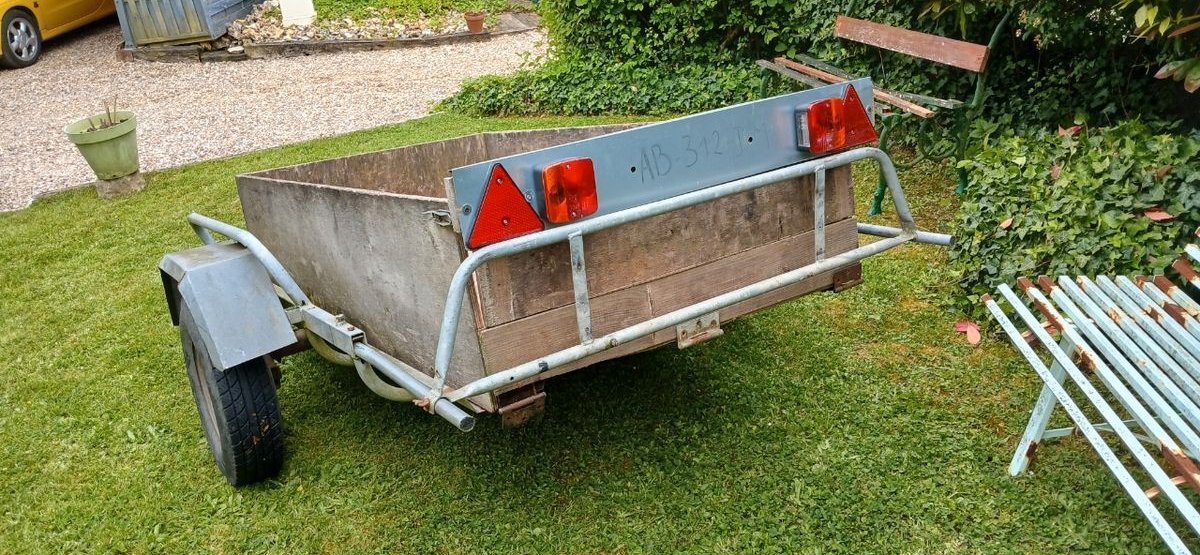 Remorque moto avec caisson amovible et bâche – remorque de transport 3