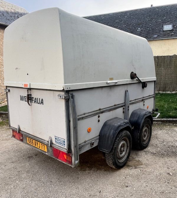 Remorque Westfalia double essieux avec coffre 3