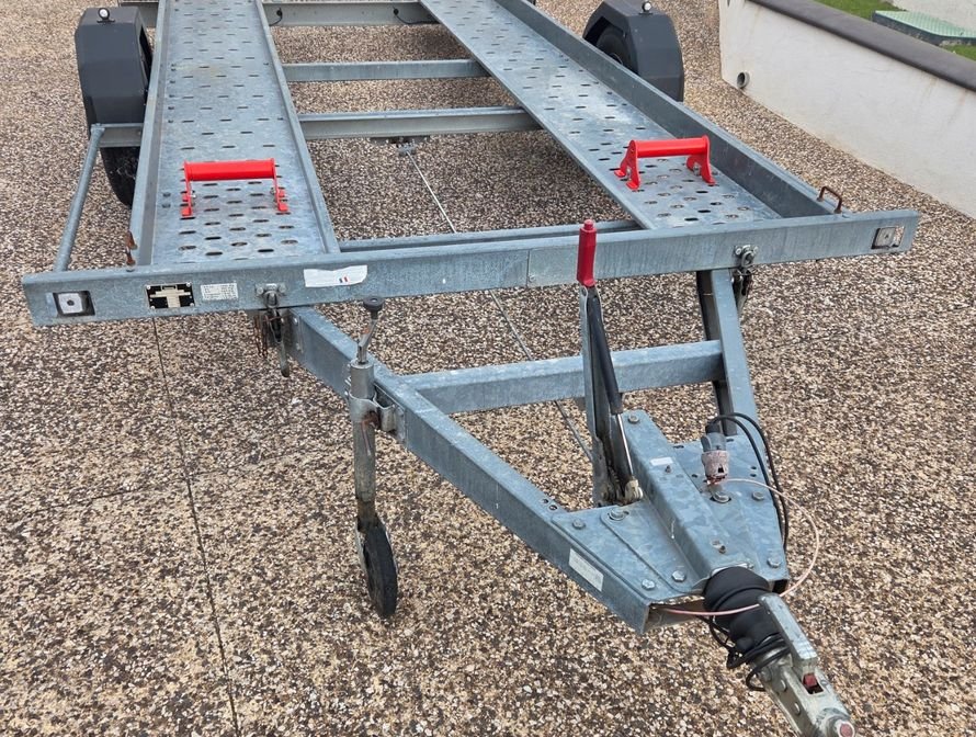 Remorque porte
✅ PTAC : 1 000 kg
✅ Carte grise à jour
✅ État impeccable
Permis B96 selon le véhicule tracteur et le poids total de l’ensemble.
N’hésitez pas à me contacter pour plus d’informations