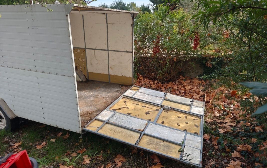 Remorque fermée avec treuil électrique 3