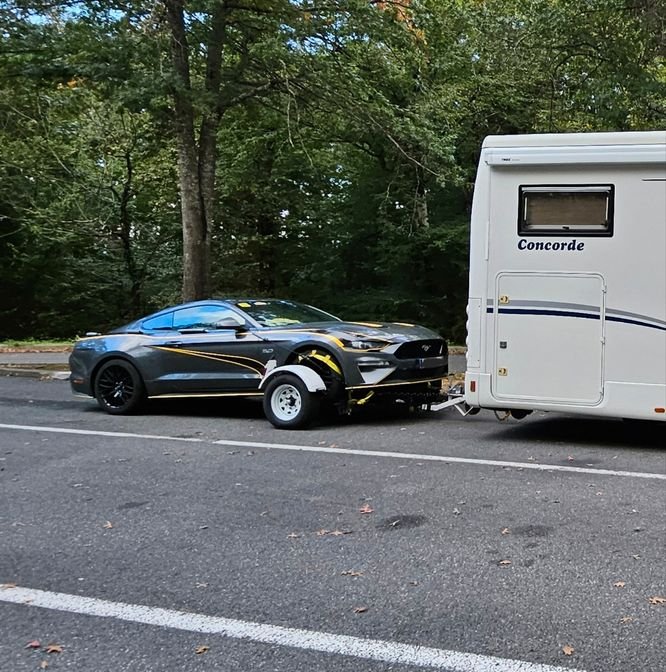 Remorque dolly large et grosse voiture