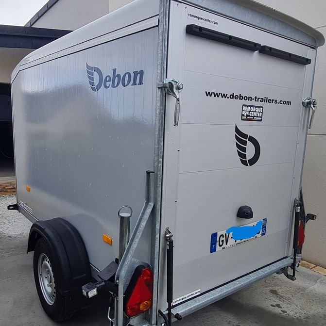 Remorque freinée fourgon DEBON C255 V2 en polyester multiplis avec porte latérale PTAC 750 ou 1350 kg – Idéale transport sécurisé 2