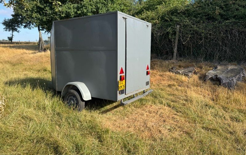 Vends petite remorque pour transporter moto jusqu’à trois Et la possibilité de servir de bétaillère très bon état général 2