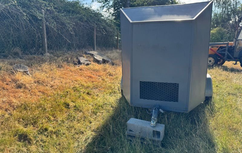 Vends petite remorque pour transporter moto jusqu’à trois Et la possibilité de servir de bétaillère très bon état général 3
