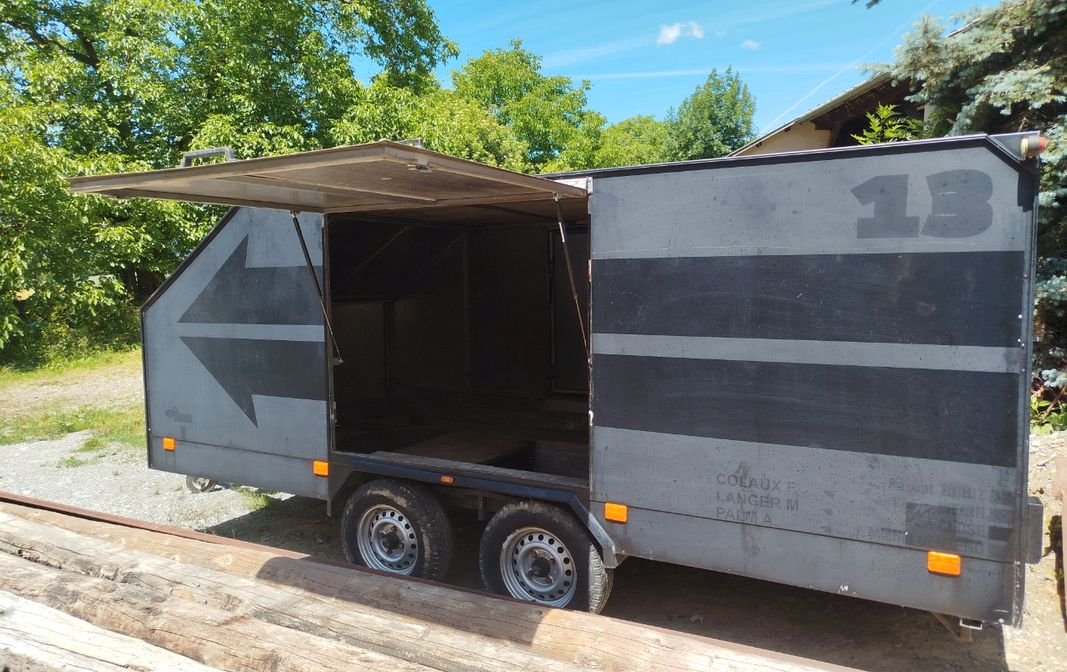 Remorque porte voiture fermée