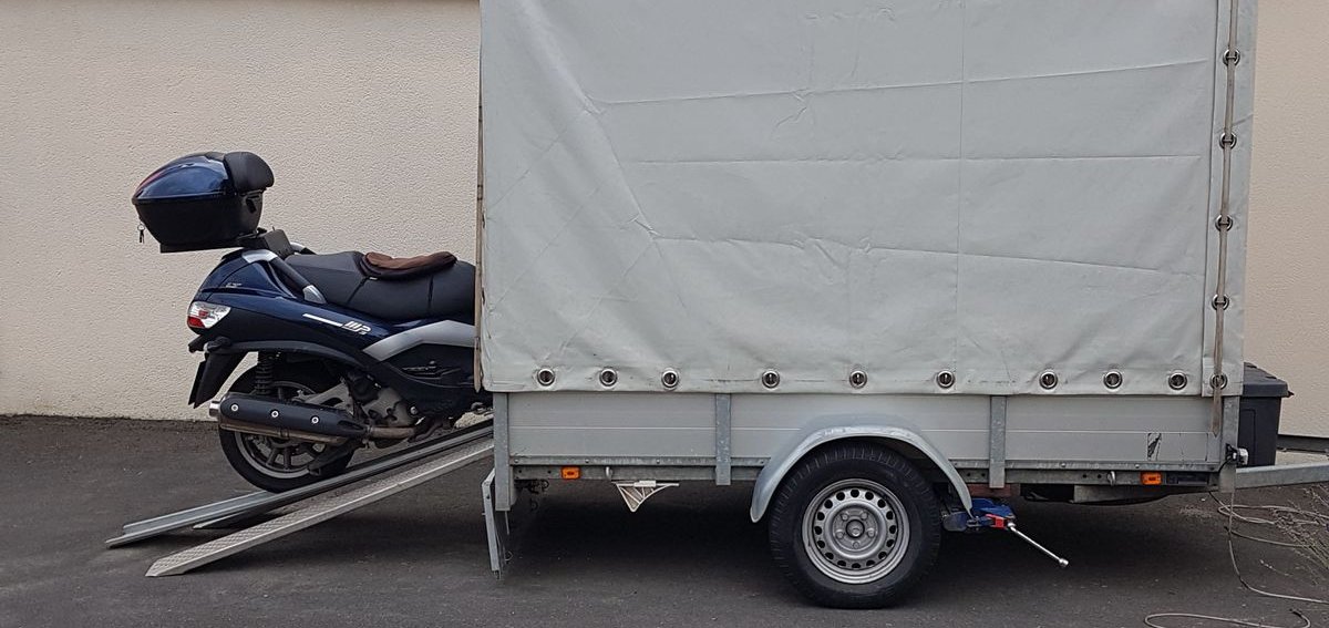 Remorque bâchée motorisée 750 kg