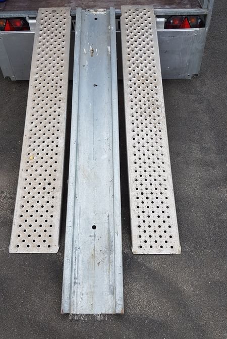 Remorque bâchée motorisée 750 kg 3