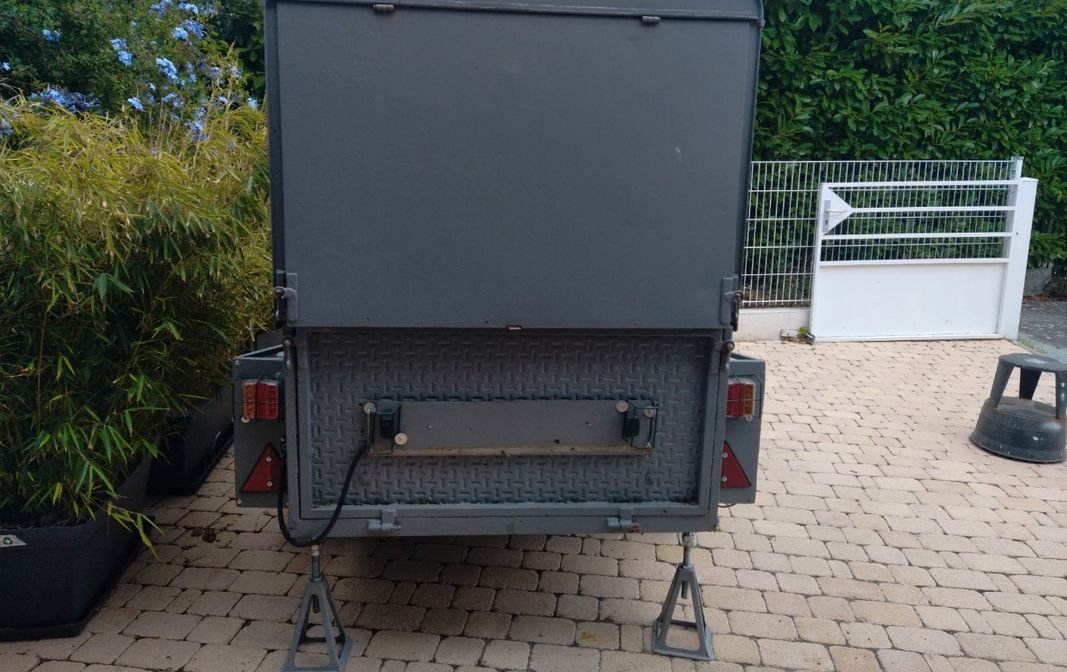 Remorque fourgon/cargo tôlée pour moto quad vélos camping-car 2