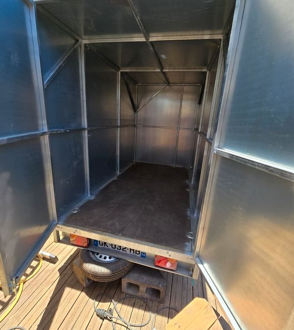 Remorque fermée pour chantier ou karting
