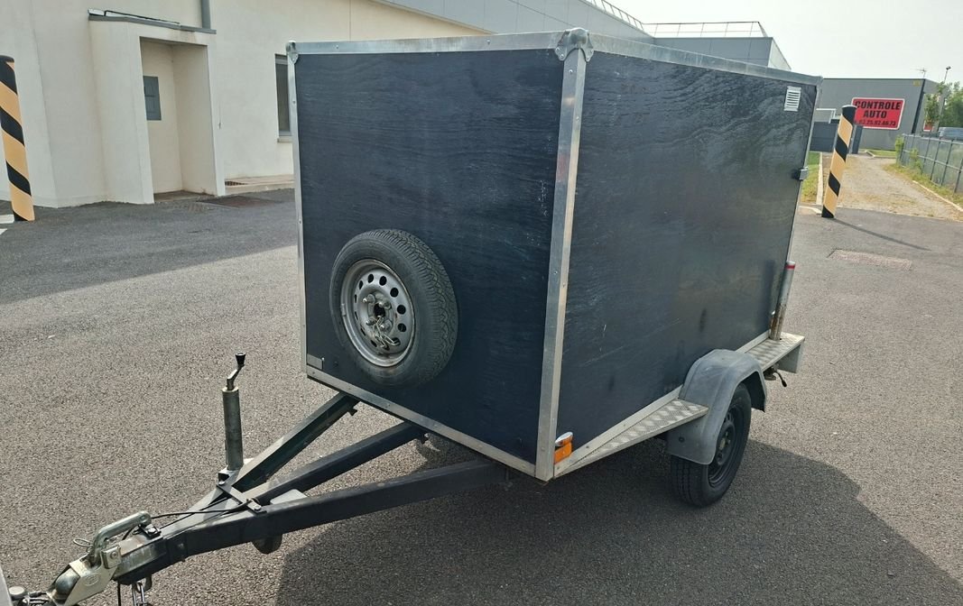 Remorque Fermée -500kg en très bonne état