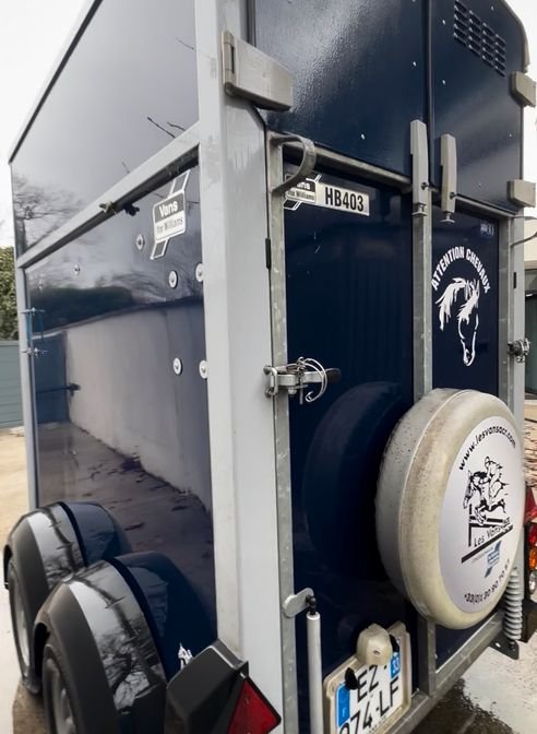Van Ifor Williams HB403 3