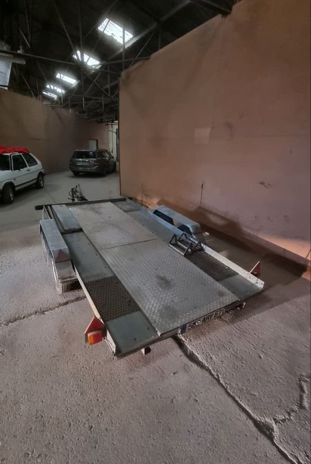 Remorque porte-voiture double essieux freiné Al-ko