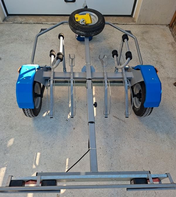 Remorque 4 velos mottez etat neuve ( roue de secours / antivol/sa