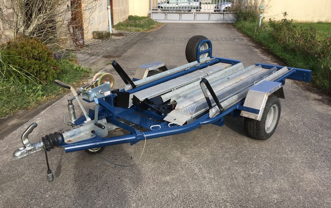 Solide remorque porte moto
