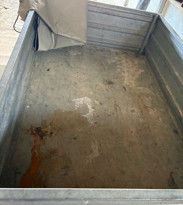 Remorque galvanisée basculante et sa bâche 2