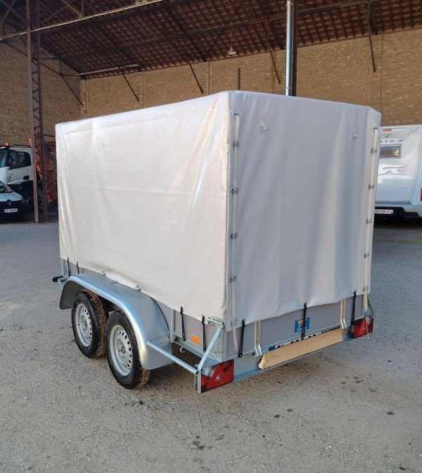 Vends remorque bagagere 750 kgs 2 essieux 2