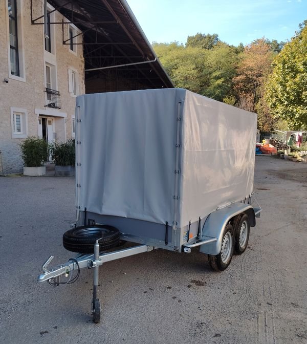 Vends remorque bagagere 750 kgs 2 essieux 3