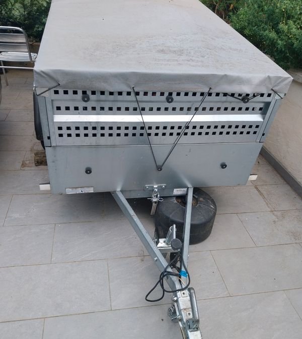 Remorque 500kg, rehausse, bâche et rampes inclus 2