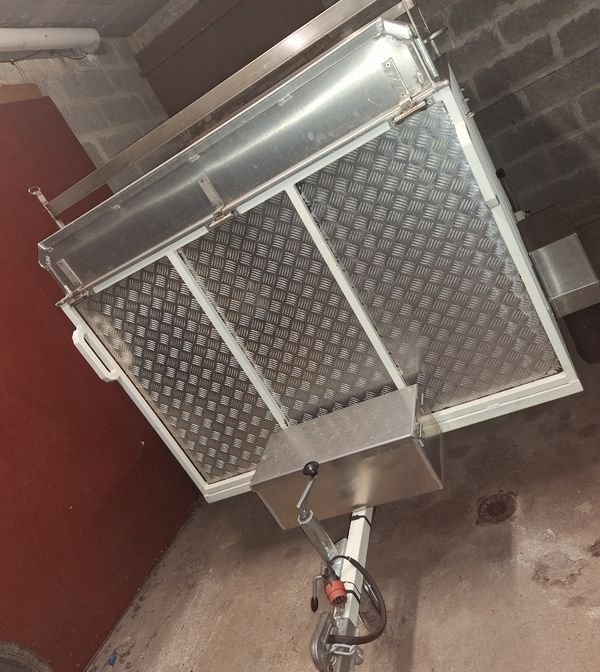 Superbe remorque alu comme neuve fermée ptac 750