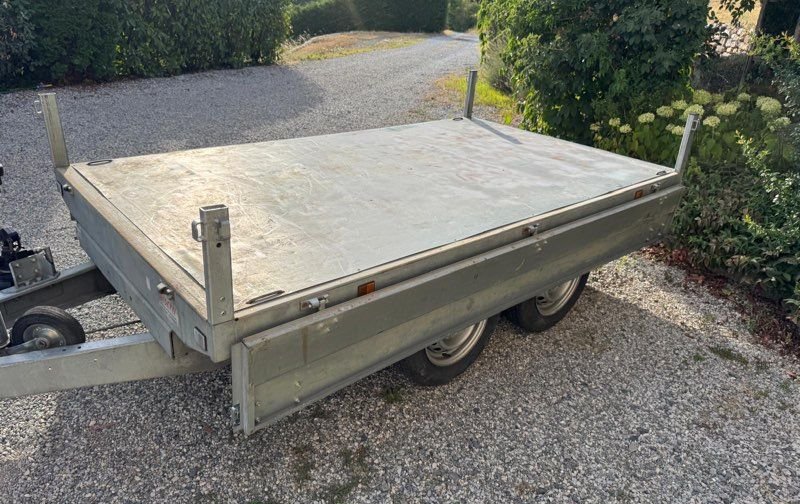 Remorque double essieux relevage hydraulique