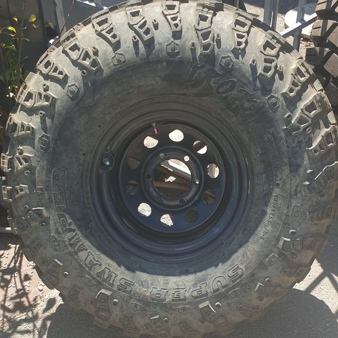 Pneus super swamper irok 37/14/15 + jantes goss