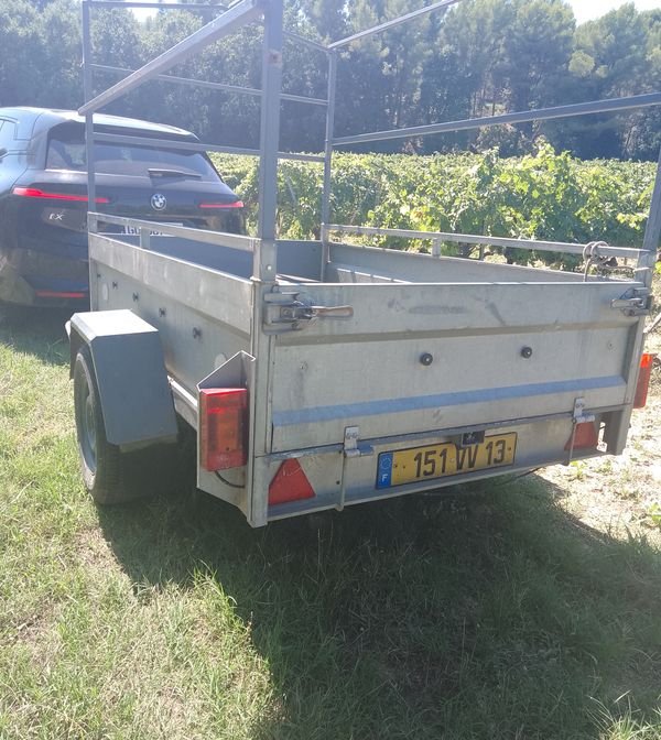 Remorque mil gamme pro caisse 220cm avec dome amortisseurs intégrés