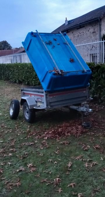 Remorque auto acec capot très bon état 160