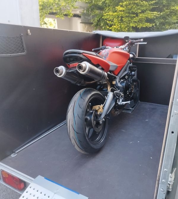 Superbe remorque fermée neuve 2