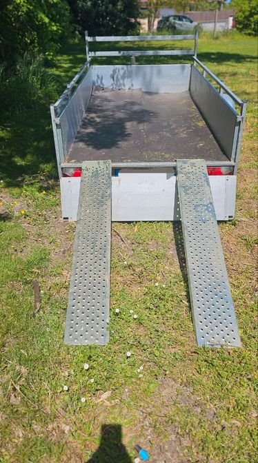 Remorque ANSSEMS 130 (251×130) PTAC 130kg freinée,bâche ,plus rampe -tres bon etat 2