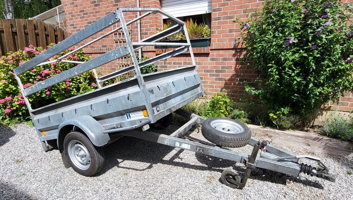 Remorque HUBIERE - 750 kgs - basculante - freinée avec bâche haute 3