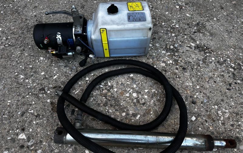 Kit Pompe Hydraulique 12v et vérin pour remorque