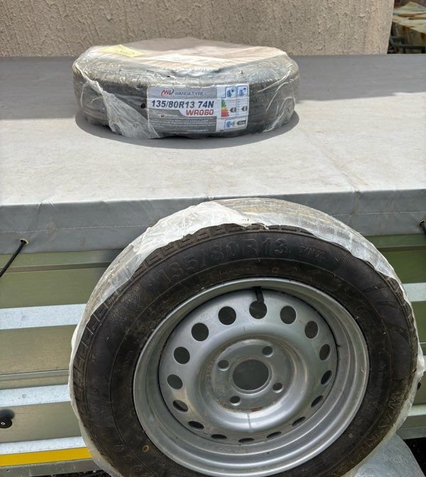 Remorque Trigano avec rehausses 2 roues secours renforts bache coffre de flèche 4