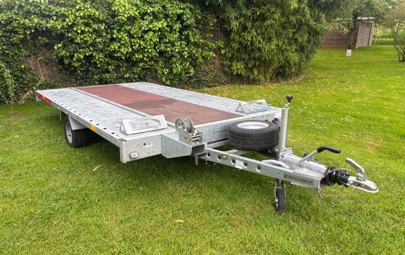 Remorque porte voiture roues dessous