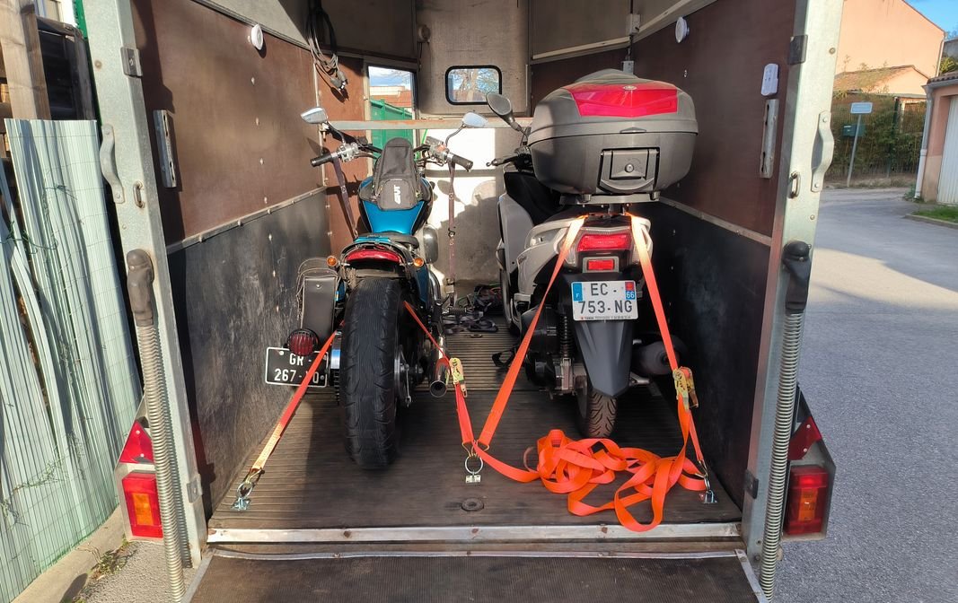 Remorque fermée deux motos 3