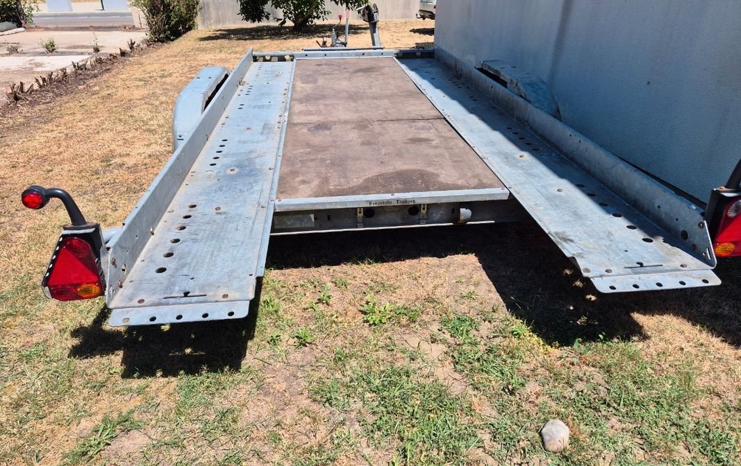 Remorque porte-voiture Fountain Trailers 3T – Double essieu AL-KO – Châssis galvanisé 3