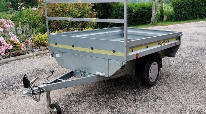 Remorque polyvalente roues dessous
